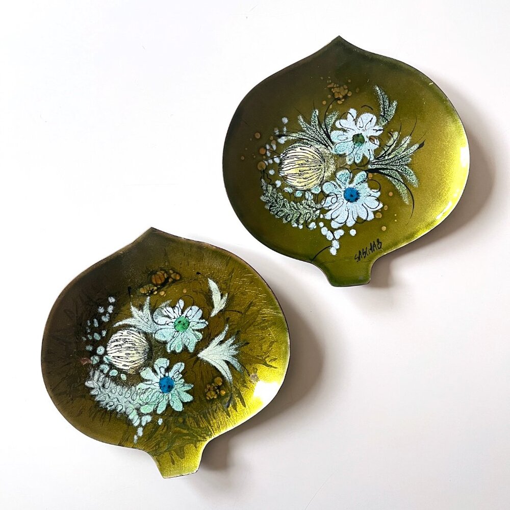 Set of 2 Vintage MCM Atomic Sascha Brastoff Copper & Enamel Floral Design Plates